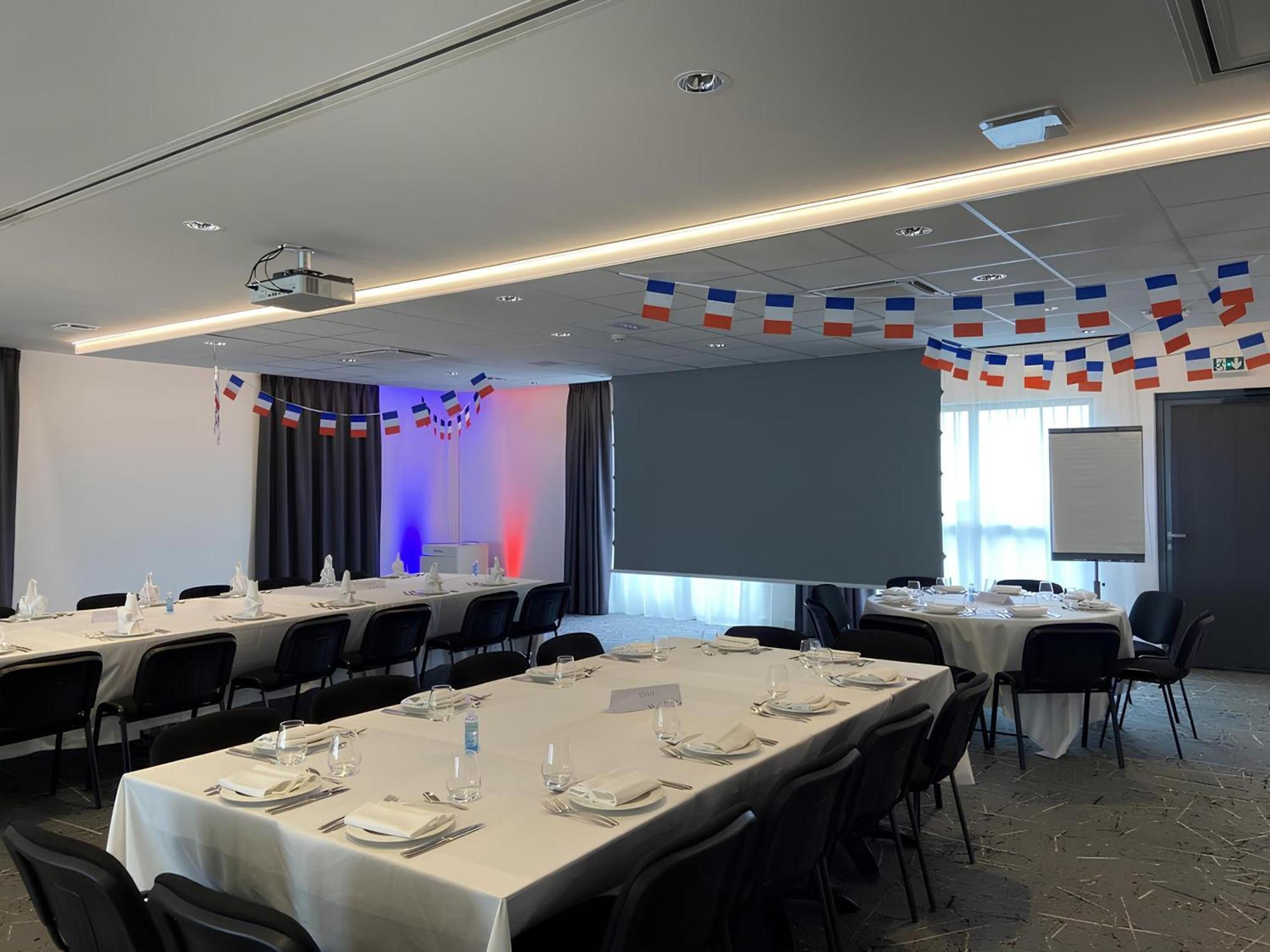 Holiday Inn Dijon Sud - Longvic By Ihg Eksteriør billede